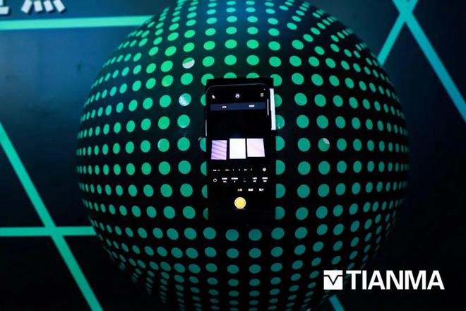 天马首秀2025ChinaJoy高刷+护眼黑科技刷新屏次元(图2)