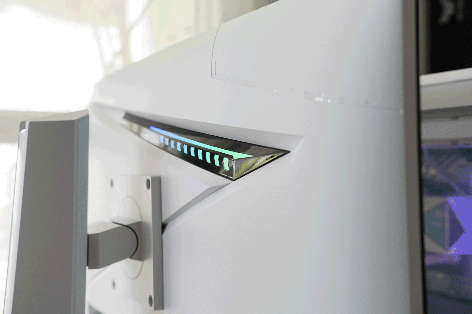 白色闪电320Hz高刷电竞显示器微星MAG 274QRFW X32白刃体验(图5)