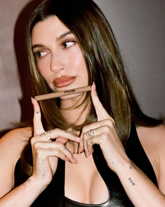 外媒曝比伯破产真相！取消巡演遭熟人背刺+挥霍无度致身心崩溃海莉卖掉品牌挣10亿拯救一家三口？(图1)